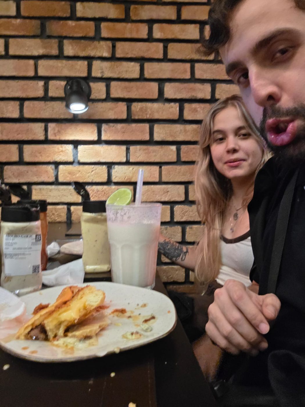 O casal em um restaurante